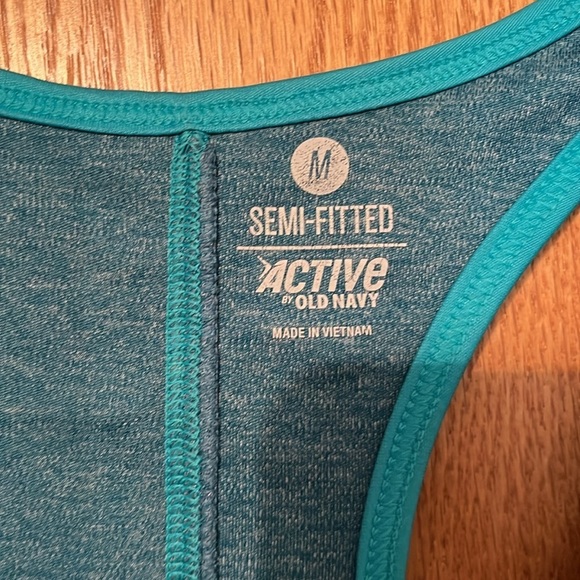 Old navy active tank top size medium - Picture 3 of 3